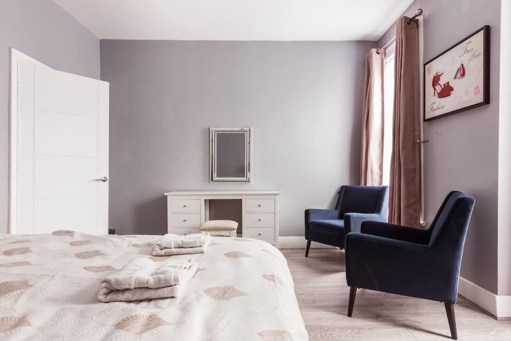 4 Bedroom House, 2 Min Walk From Station London Exterior photo