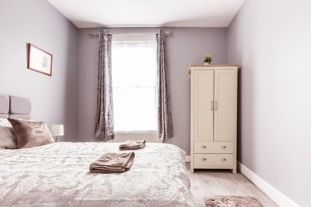 4 Bedroom House, 2 Min Walk From Station London Exterior photo